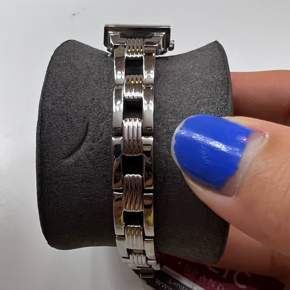 Women’s Relic Watch - Picture 3 of 7